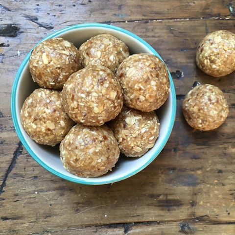Bolitas energéticas de proteína, miel y frutos secos con Thermomix