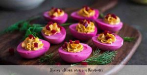 Huevos rellenos rosas con thermomix