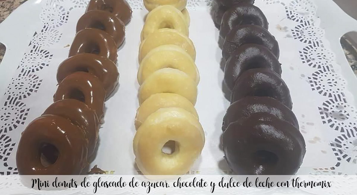 Mini donuts de glaseado de azucar, chocolate y dulce de leche con thermomix