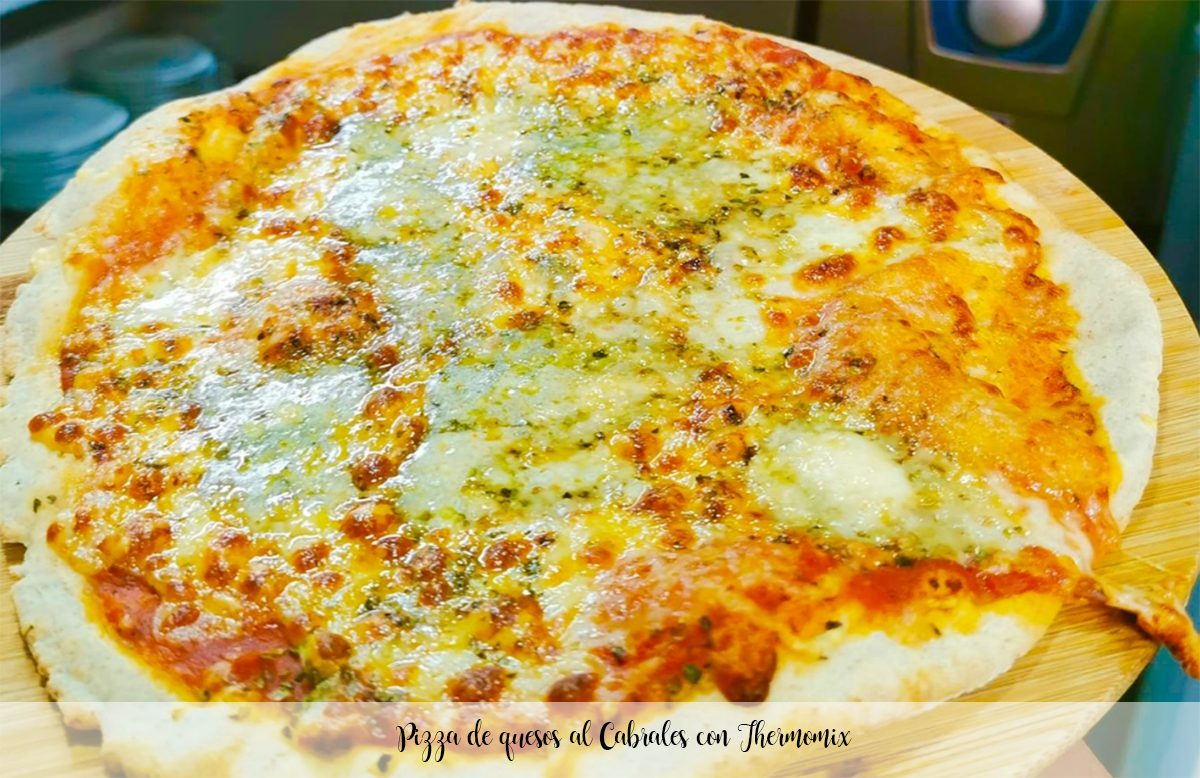 Pizza de quesos al Cabrales con Thermomix