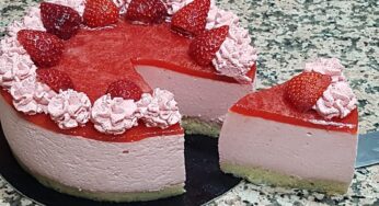 Tarta Mousse de fresas con nata con thermomix