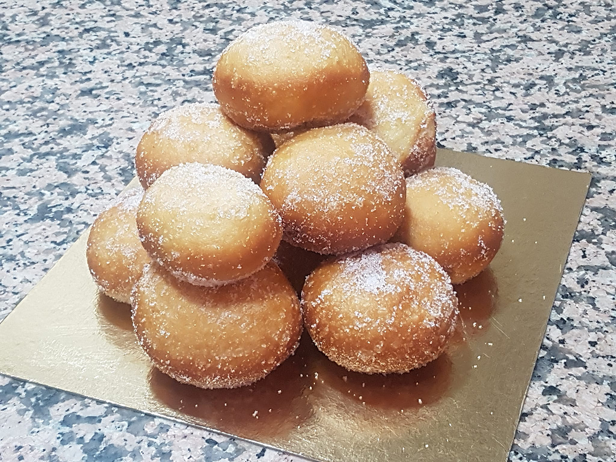 Bolitas de Donuts rellenas de crema con thermomix