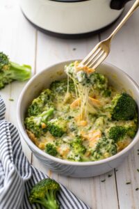 Cazuela de brócoli y queso en freidora de aire