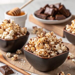 Palomitas con caramelo y chocolate en freidora de aire