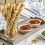 Palitos crujientes de hojaldre con sabor pizza en freidora de aire
